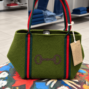 borsa in felt verde con logo equestre