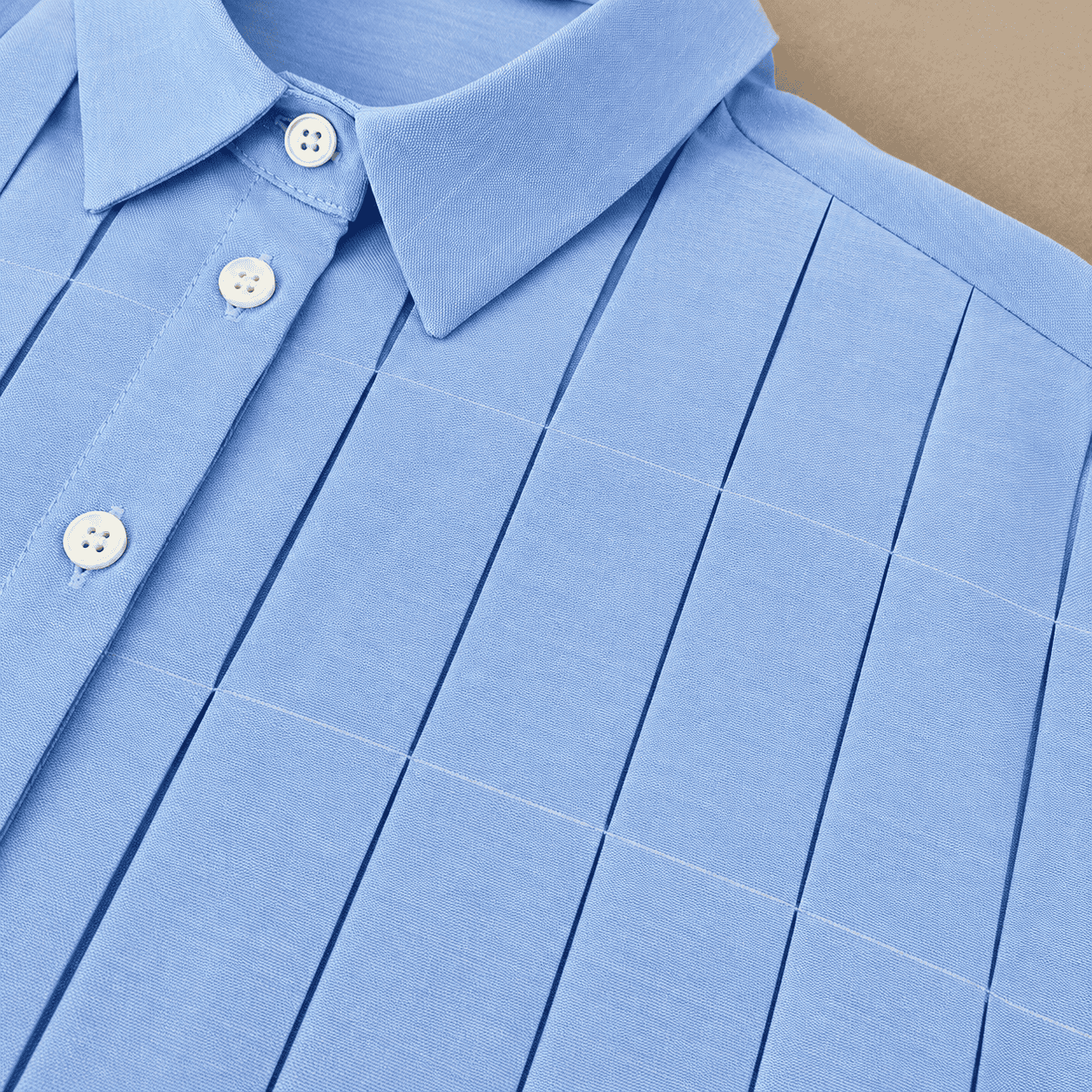 camicia azzurra con pieghe sartoriali camicia azzurra con pieghe sartoriali