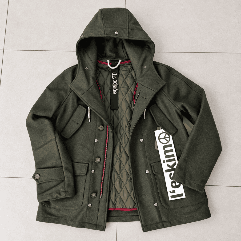 cappotto verde oliva con dettagli trapuntati